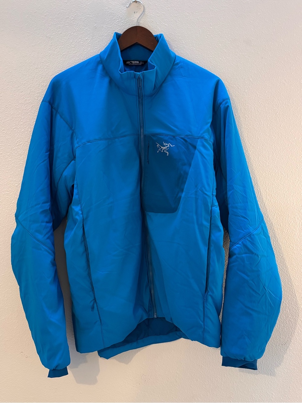 Arc'teryx Men's Bright Blue Lightweight Performance Jacket